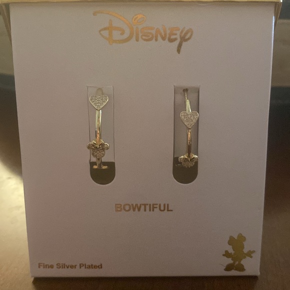 Disney Jewelry - Disney Minnie mouse bow heart earrings
